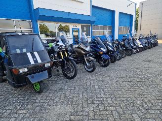 krockskadad bil bromfiets Yamaha  NEW IN , SCOOTER + MOTOR 2026/1