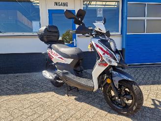 skadebil bromfiets Sym  CROX 45KM 4STROKE 2021/7