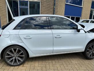 Audi A1 A1 Sportback (8XA/8XF), Hatchback 5-drs, 2011 / 2018 1.6 TDI 16V picture 6