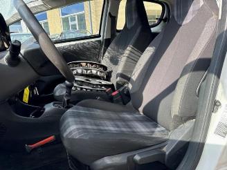 Peugeot 108 108, Hatchback, 2014 1.0 12V VVT-i picture 9