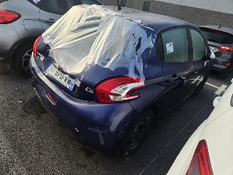 krockskadad bil auto Peugeot 208  2015/2