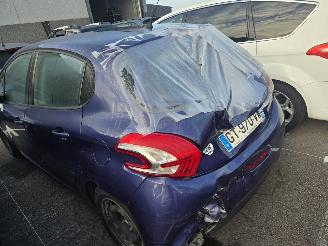 Peugeot 208  picture 6