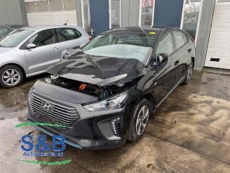 Salvage car Hyundai Ioniq Ioniq, Liftback, 2016 / 2022 1.6 GDI 16V Hybrid 2017/10