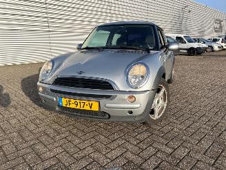 skadebil auto Mini One 1.6 16V One Hatchback  Benzine 1.598cc 66kW (90pk) FWD 2004/2