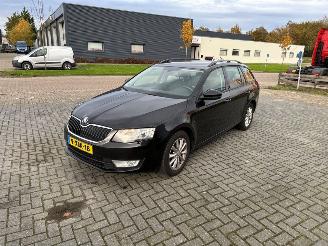 krockskadad bil auto Skoda Octavia 1.2 TSI 16V Combi/o 4Dr Benzine 1.197cc 77kW (105pk) FWD 2012-11/2020-07  CJZA 2014/6