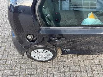 Volkswagen Up! 1.0 12V 60 Hatchback  Benzine 999cc 44kW (60pk) FWD 2011-08/2020-08  CHYA picture 16