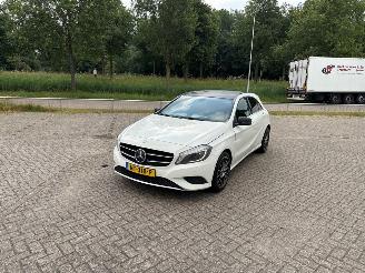 skadebil auto Mercedes A-klasse 1.5 A-180 CDI, A-180d 16V Hatchback  Diesel 1.461cc 80kW (109pk) FWD 2012-06/2018-05 (176.012; 176.212) OM607951; K9K 2012/8