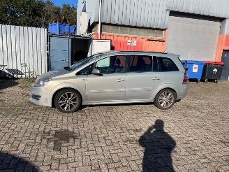 Damaged car Opel Zafira 1.9 CDTI MPV  Diesel 1.910cc 88kW (120pk) RWD 2005-07/2015-04 (M75) Z19DT; EURO4 2005/7