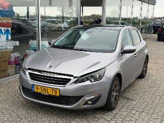 damaged passenger cars Peugeot 308 1.6 THP Premiere 2013/11