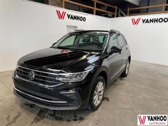 Vaurioauto  passenger cars Volkswagen Tiguan  2023/9