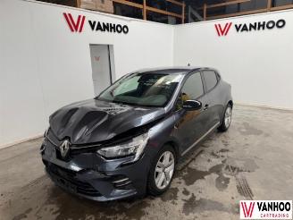 Vaurioauto  passenger cars Renault Clio  2021/8