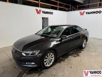 krockskadad bil auto Volkswagen Passat  2019/6