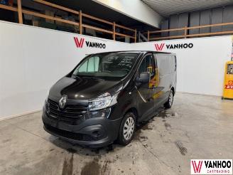 krockskadad bil auto Renault Trafic  2018/11