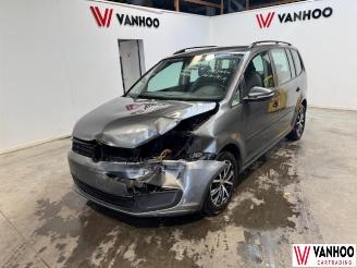 krockskadad bil auto Volkswagen Touran  2013/5
