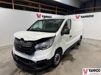 krockskadad bil auto Renault Trafic  2025/2