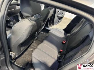 Peugeot 208  picture 9