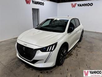 Damaged car Peugeot 208  2022/8