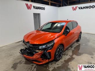 damaged passenger cars Renault Clio  2025/10