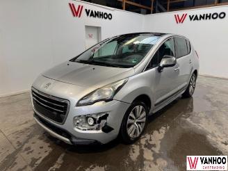 damaged passenger cars Peugeot 3008  2016/6