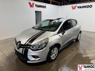 krockskadad bil auto Renault Clio  2018/7