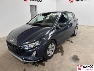damaged passenger cars Hyundai I-20  2025/6