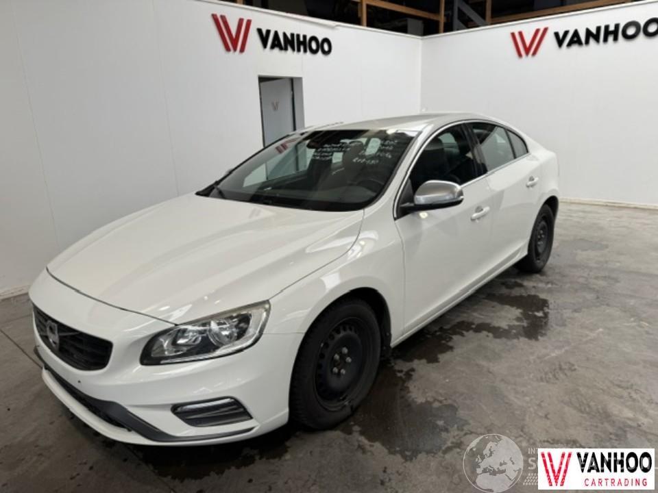 Volvo S-60 