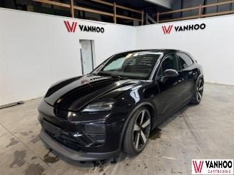 krockskadad bil auto Porsche Macan  2025/5