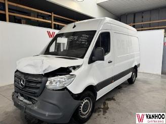 krockskadad bil auto Mercedes Sprinter  2020/11