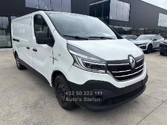 damaged passenger cars Renault Trafic GRAND CONFORT 2020/6