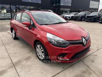krockskadad bil auto Renault Clio GRANDTOUR 2020/6