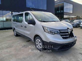damaged passenger cars Renault Trafic ZEN 2024/3