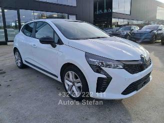 krockskadad bil auto Renault Clio V EVOLUTION 2025/5