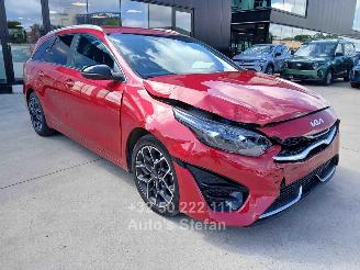 krockskadad bil auto Kia Cee d  2024/6