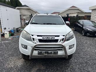 damaged passenger cars Isuzu D-Max DOPPEL-CABINE  AUTOMATIC 2016/2