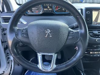 Peugeot 2008 1,2 PURE-TECH AUTOMATIC picture 25