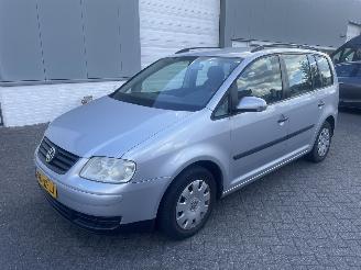 Coche accidentado Volkswagen Touran 1.6-16V FSI Athene 2004/4