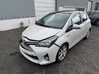Coche accidentado Toyota Yaris 1.5 hybrid dynamic 2015/8