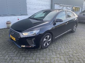 skadebil auto Hyundai Ioniq 1.6 GDi Hybrid Comfort 2017/1