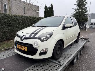 damaged passenger cars Renault Twingo 1.2 16V Collection 2013/2