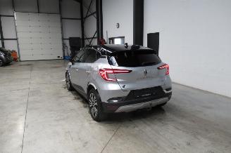 Renault Captur INITIALE picture 3