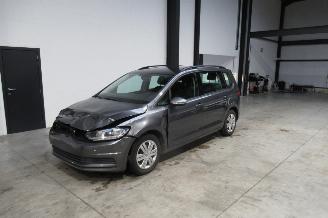 krockskadad bil auto Volkswagen Touran TRENDLINE 2019/4