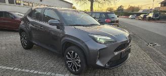 Damaged car Toyota Yaris Cross 1.5L Hybride Automaat*LED*Camera*KeylessGo*Stoelverwarming*DAB*Airco* 2023/6