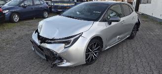 krockskadad bil auto Toyota Corolla GR Sport 1.8L Hybride*Bi-LED adaptive*DAB*parkeer assistent*Camera*Navigatie*Apple CarPlay*Sportstoelen 2024/10