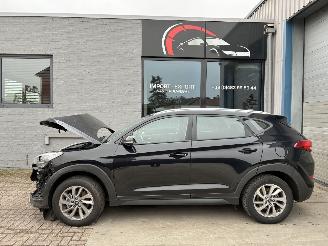 uszkodzony samochody osobowe Hyundai Tucson HYUNDAI TUCSON 1.7D 2017 2017/6