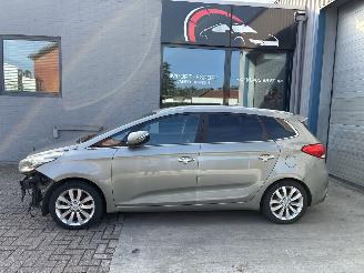 Vaurioauto  passenger cars Kia Carens KIA CARENS 1.7D 2014 7ZIT 2014/5