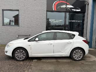 krockskadad bil auto Opel Astra OPEL ASTRA 1.3D 2011 2011/6