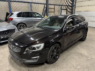 skadebil auto Volvo V-60 VOLVO V60 2.0D AUTOMAAT 2013 2013/12