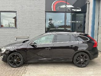 krockskadad bil auto Volvo V-60 VOLVO V60 2.0D AUTOMAAT 2013 2013/12