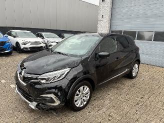 Vaurioauto  passenger cars Renault Clio RENAULT CAPTUR 1.5D 2018 2018/6