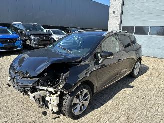 krockskadad bil auto Renault Clio RENAULT CLIO 0.9TCE 2017 SLOOP 2017/1